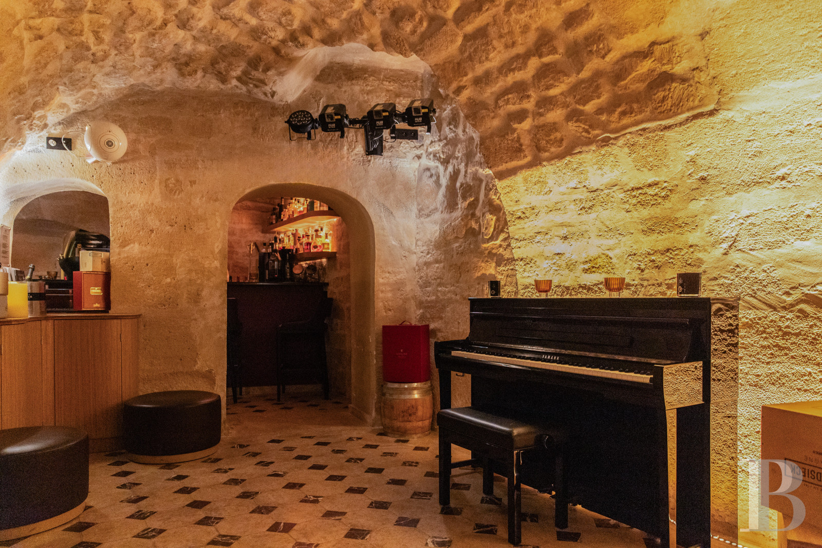 À Paris, dans le Quartier latin,  un ensemble de caves dans un immeuble du 17e siècle aménagées en lieu de réception - photo  n°9